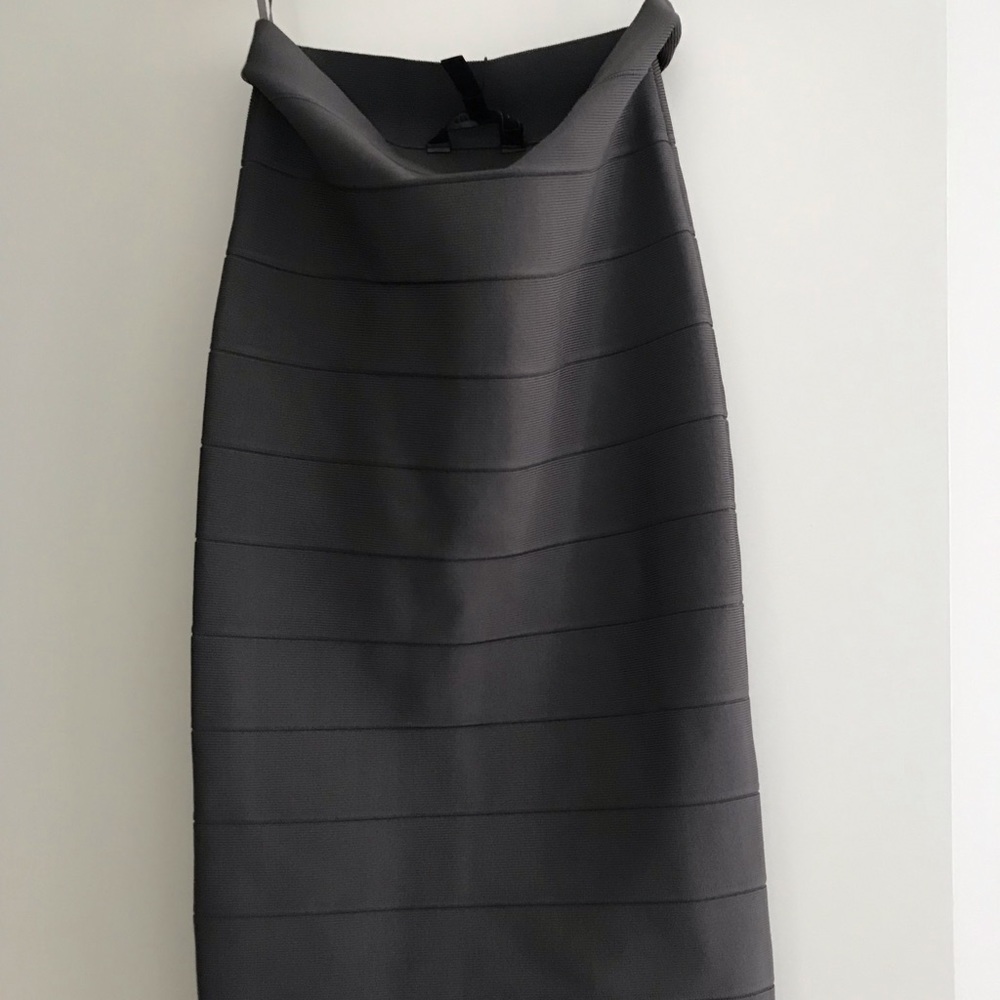 ♡ BCBG dark green fitted skirt (under the knee)